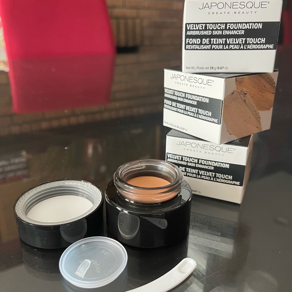 COPY - Japonesque Velvet Touch Foundation
